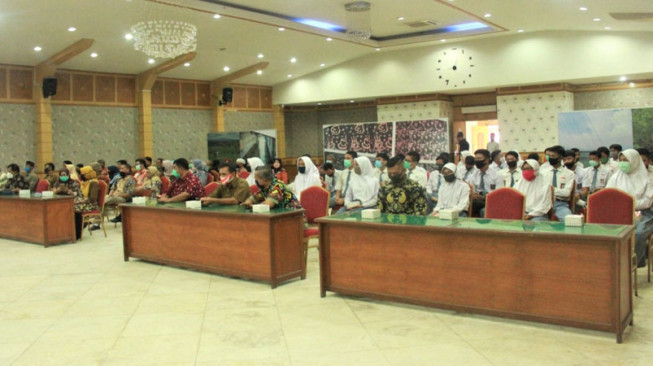 Bupati Safrial Lepas 34 Calon Mahasiswa BUD Akamigas Cepu
