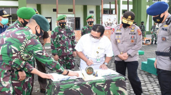 Kapolda Jambi Saksikan Penyerahan Alat Pemadam Api dan Pompa Air