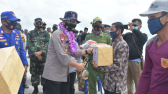 Kapolda dan Darem 042/Gapu Jambi Lakukan Patroli Perairan Pantai Timur Jambi