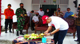 Potong Nasi Tumpeng Tandai Peringatan HUT ke 75 PMI 