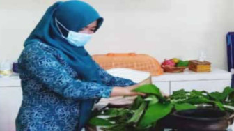 Al Haris Siapkan Ramuan Daun Sungkai untuk Dua Jurnalis Jambi