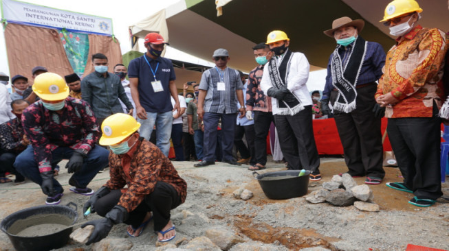 Fachrori dan Syafril Letakkan Batu Pertama Pembangunan Kota Santri Internasional di Kerinci