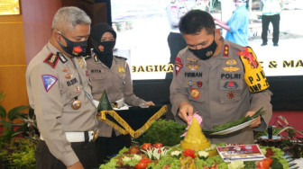 Kapolda Jambi Potong Tumpeng Syukuran Hari Lalu Lintas Bhayangkara 2020