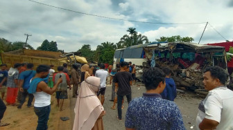 Tabrakan Maut Bus versus Truk, Dua Orang Tewas di Tempat