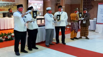 Anwar Sadat - Hairan Dapat Nomor Urut Dua