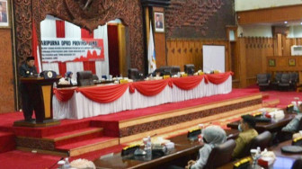 Gubernur Jambi Sampaikan Nota Pengantar Perubahan APBD dan Lima Ranperda