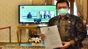 Pjs. Gubernur Jambi Terima Penghargaan Ke-7 Pembina Terbaik K3