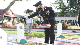 Kapolda Jambi Ziarah ke Taman Makam Pahlawan, Peringati HUT ke 75 TNI