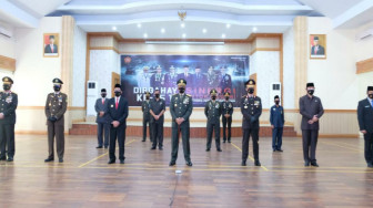Di HUT ke 75 TNI, Kapolda Jambi Berikan Surprise Danrem 042/Gapu
