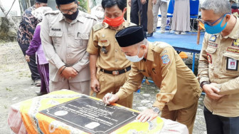 Mashuri Resmikan Gedung Olahraga Desa Rawa Jaya