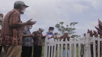Ziarah ke Makam Syekh Muhammad Arifin di Tanjabtim, Syafril: Ini Sikap Menghormati Ulama