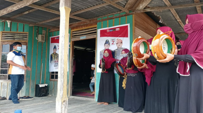 Disambut Dengan Rebana, Syafril Nursal Silaturrahmi Bersama Warga Sungai Terap