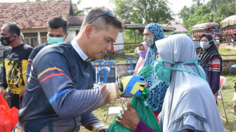 Kapolda Jambi Lakukan Gowes Kamtibmas Sambil Bakti Sosial