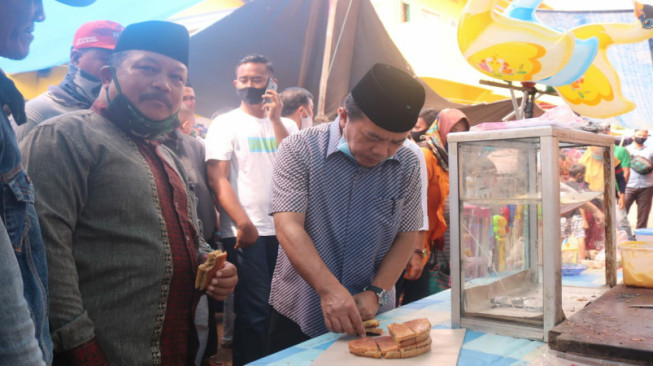 Blusukan ke Pasar Selat, Al Haris Teringat Kala Jualan Martabak
