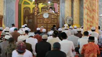 Fachrori Umar Didaulat Jadi Khatib Salat Jumat, di Masjid Agung Rantau Panjang