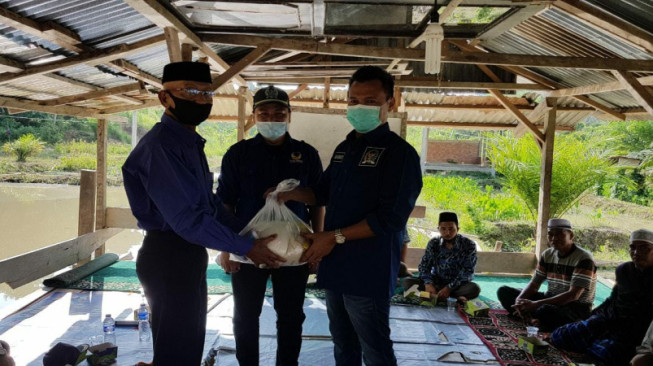 Lakukan Reses di Merangin, Anggota DPR RI Beri Ratusan Paket Sembako