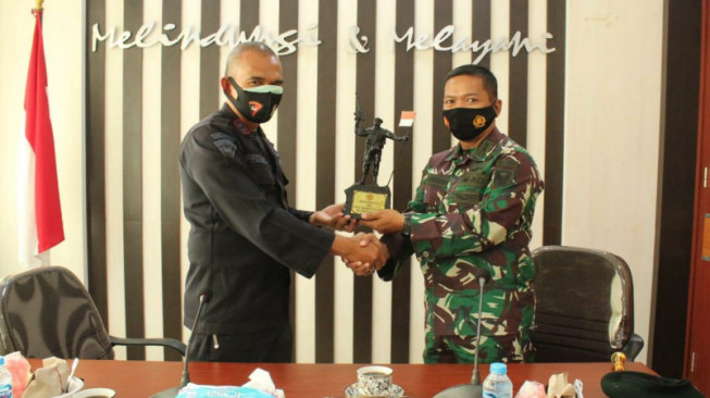Yonif Raider 142/KJ Kunjungi Mako Brimob Polda Jambi