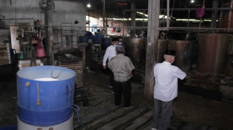 Syafril Nursal Sambangi Pabrik Tahu Milik Haji Wondo di Kasang Pudak