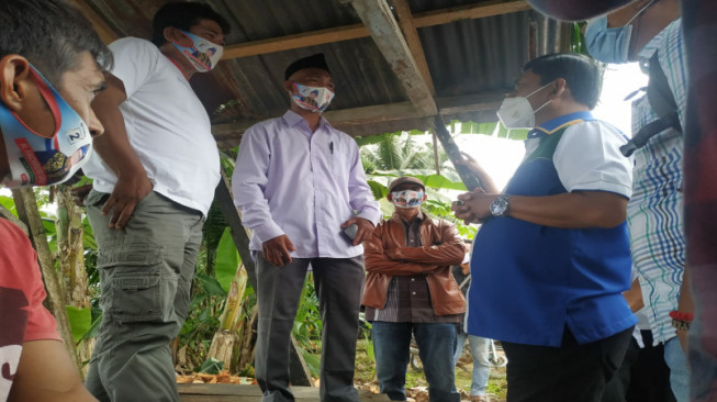 Syafril Nursal Dengarkan Keluh Kesah Petani Kerambah Ikan Desa Aro