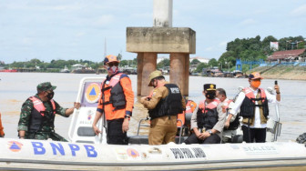 Kapolda Jambi Cek Ketinggian Air Sungai Batanghari