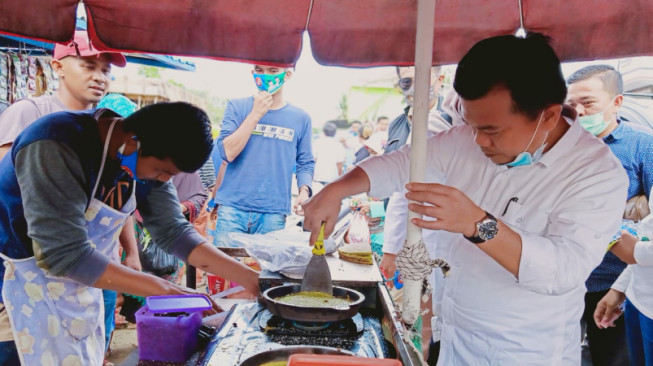 Berkunjung ke Sarolangun, Al Haris Dikerumuni Emak-Emak