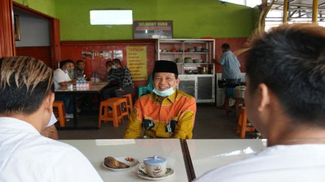 Mengawali Safari Politiknya, Fachrori Umar Sempatkan Mampir ke Kedai Kopi Simpang Jelutung