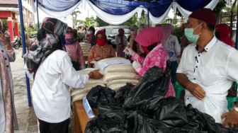 Warga Berdampak Covid-19 Terima Bantuan 
