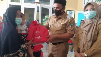 Plt Bupati Sarolangun Serahkan Bantuan Spesifik Perempuan dan Anak