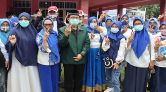 Fachrori Disambut Heboh Emak-Emak Posko Putri Pinang Masak