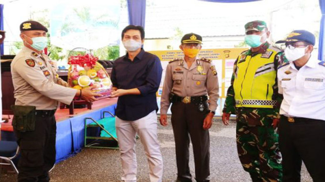 Tinjau Poskotis Sekernan, Sekda Serahkan Bantuan