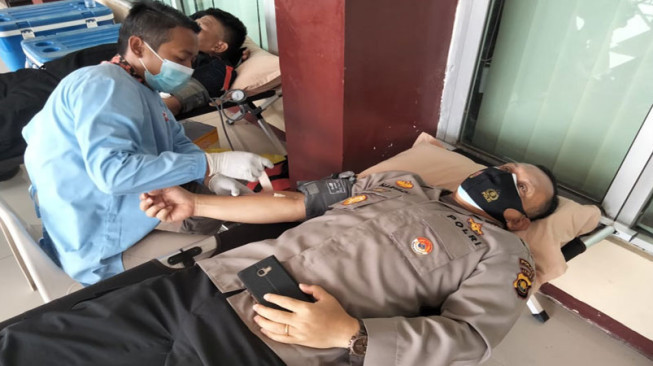 Peringati HUT ke-75, Brimob Polda Jamabi Gelar Donor Darah