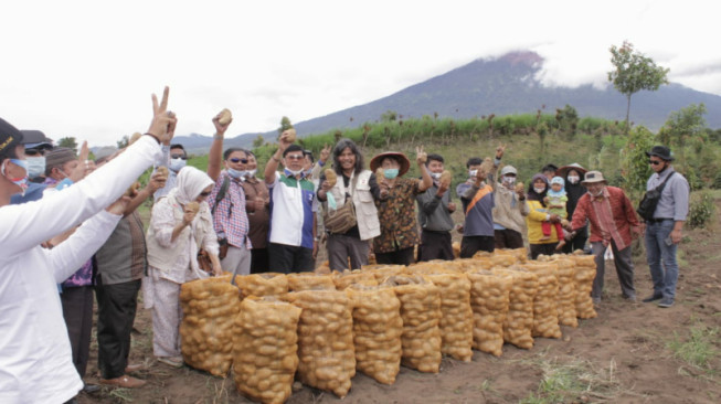 Petani Kentang Giri Mulyo dan Karyawan PT.KKS Nyatakan Dukung Pasangan FU-SN