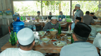 Makan Siang Bersama Kesukaan Fachrori, Tempoyak dan Sayur Khas Jambi