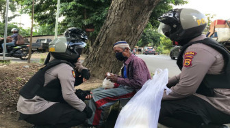 Polwan Gelar Kegiatan Jumat Berbagi untuk Masyarakat