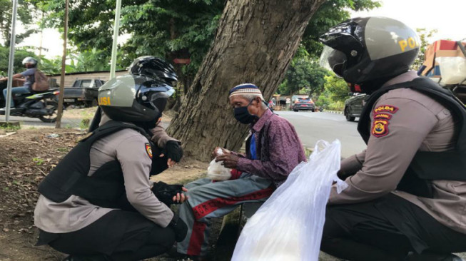 Polwan Gelar Kegiatan Jumat Berbagi untuk Masyarakat