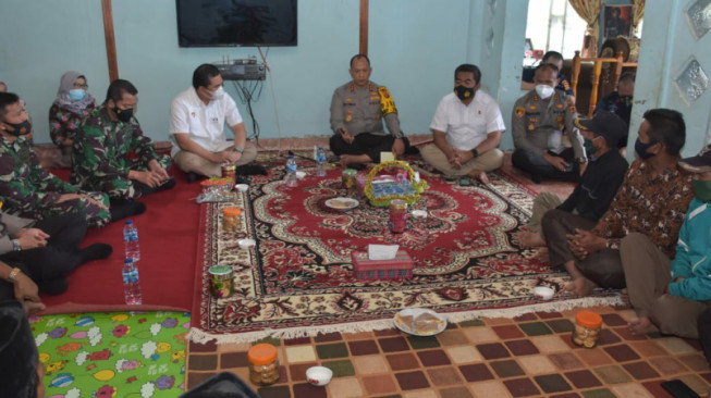 Kapolda Jambi Silaturahmi dengan Masyarakat Desa Muak Bukit Karman