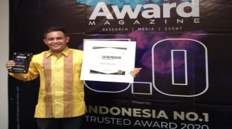 Budi Setiawan Raih Penghargaan Indonesia Award Magazine 2020