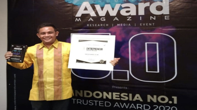 Budi Setiawan Raih Penghargaan Indonesia Award Magazine 2020