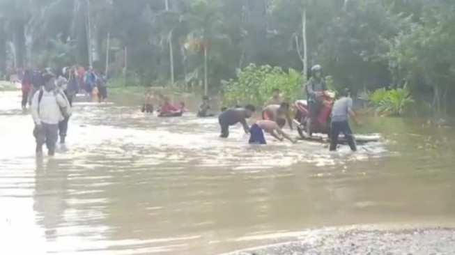 Banjir Kepung Desa Kedotan Kecamatan Sekernan Muaro Jambi