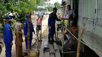 Ditpolairud Bantu Korban Angin Puting Beliung Desa Jebus Muaro Jambi