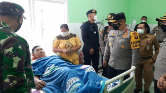 Kapolda Jenguk Anggota Brimob Korban Kecelakaan