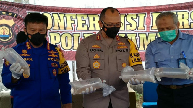 Polisi Gerebek Gudang Penampungan Benih Lobster