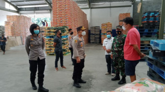 Pastikan Stok Beras Aman,  Kapolres Muaro Jambi Cek Gudang Beras di KM 19