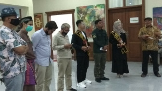 Rocky Candra Buka Pameran Lukisan dan Karikatur