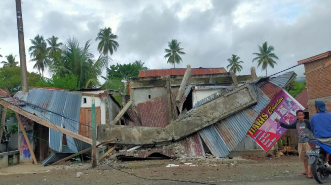 Gempa Mamuju 3 Tewas, 2000 Warga Mengungsi.