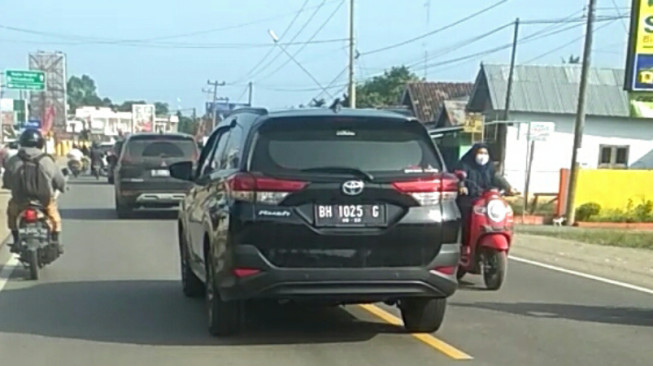 Nakal !! Kendaraan Dinas Sekdis BPPRD Muaro Jambi Berplat Palsu 