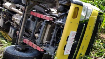 Truk Plat Profit Terbalik di Tamiai