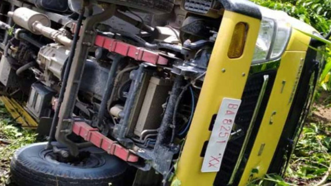 Truk Plat Profit Terbalik di Tamiai