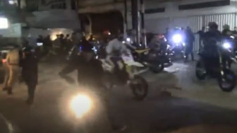 Pengunjung Cafe Dibubar Paksa