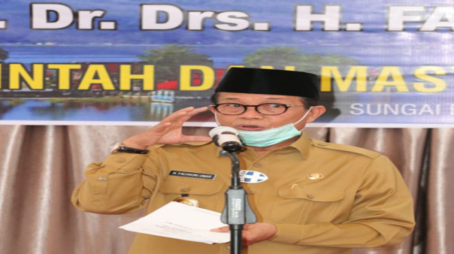 Fachrori Salurkan Bantuan Cadangan Pangan Untuk Masyarakat Korban Banjir